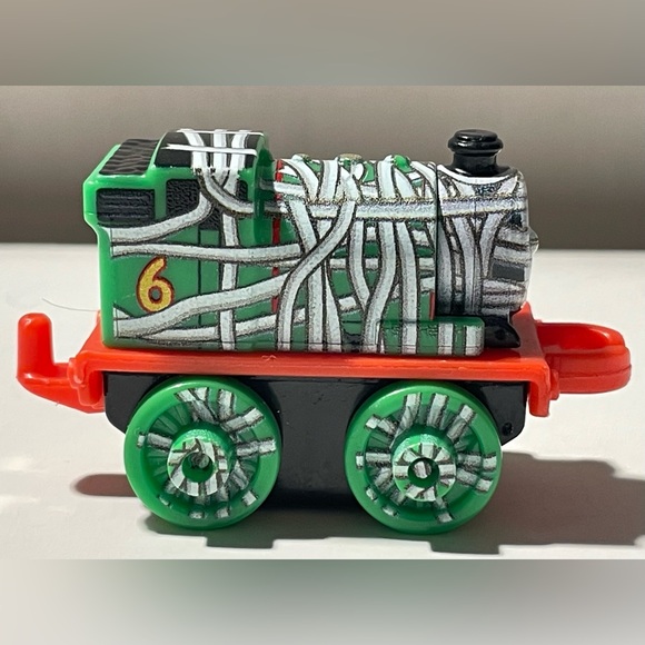 Thomas & Friends Minis Diecast Tiny Train - SPOOKY PERCY - toys - Cake Topper - Picture 6 of 7